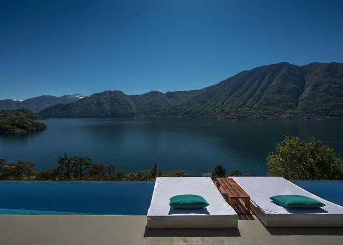 Molli Di Villa Sala Comacina